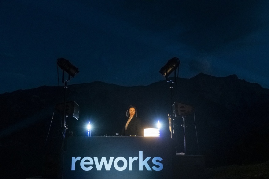 Από τον Όλυμπο στη Σαμοθράκη, διάσημοι Djs παίζουν μουσική σε εμβληματικές τοποθεσίες της Ελλάδας