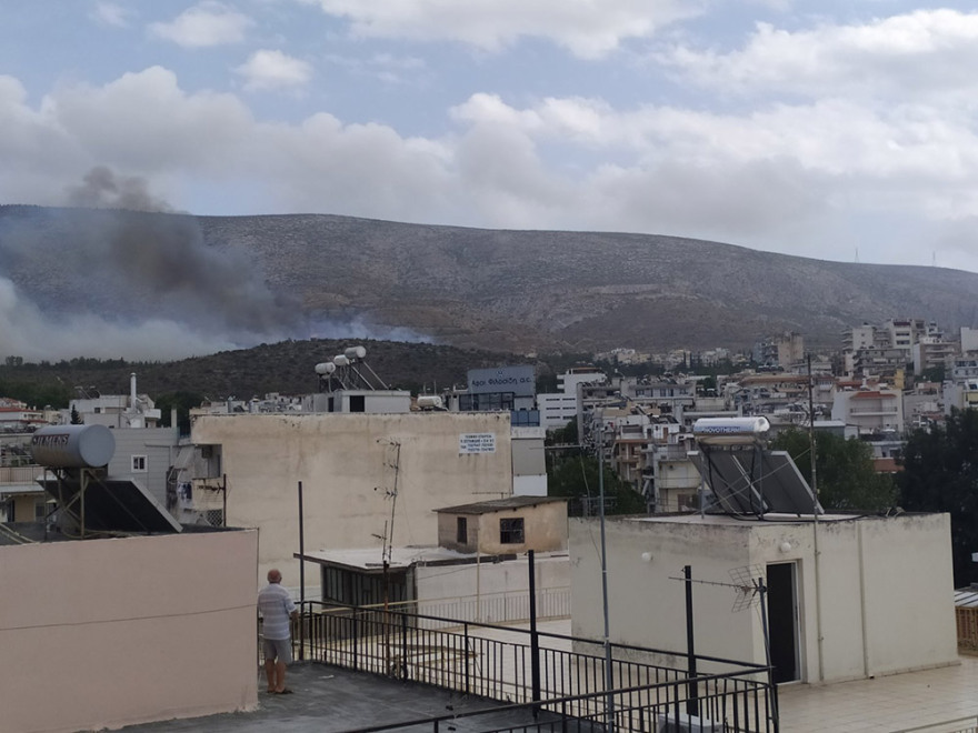 Φωτιά στον Καρέα