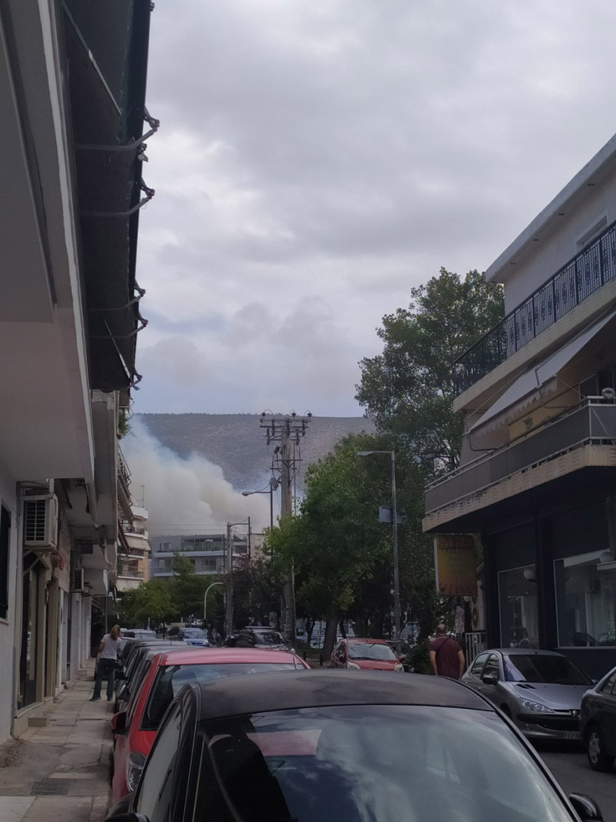 Φωτιά στον Καρέα