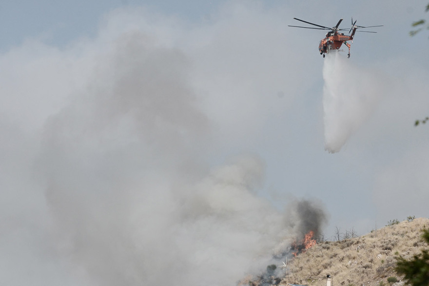 Φωτιά στον Καρέα