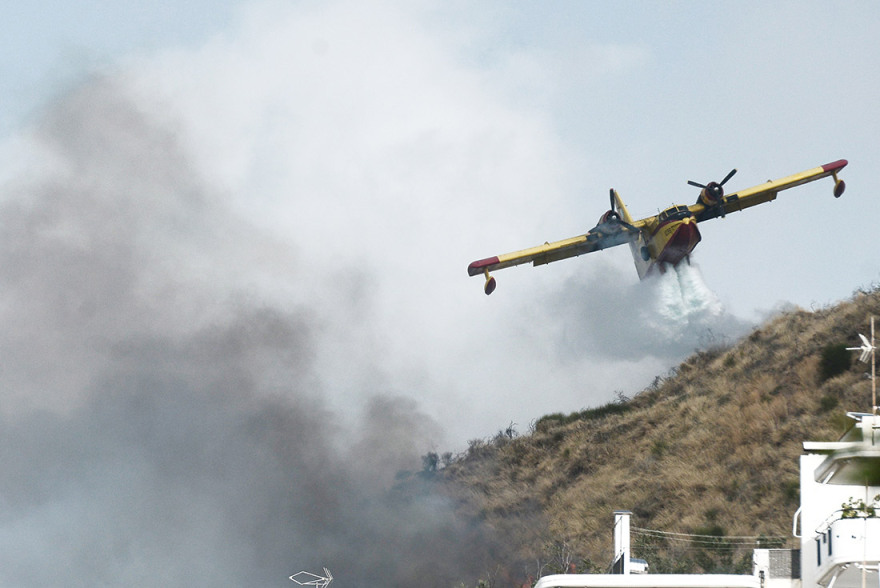 Φωτιά στον Καρέα