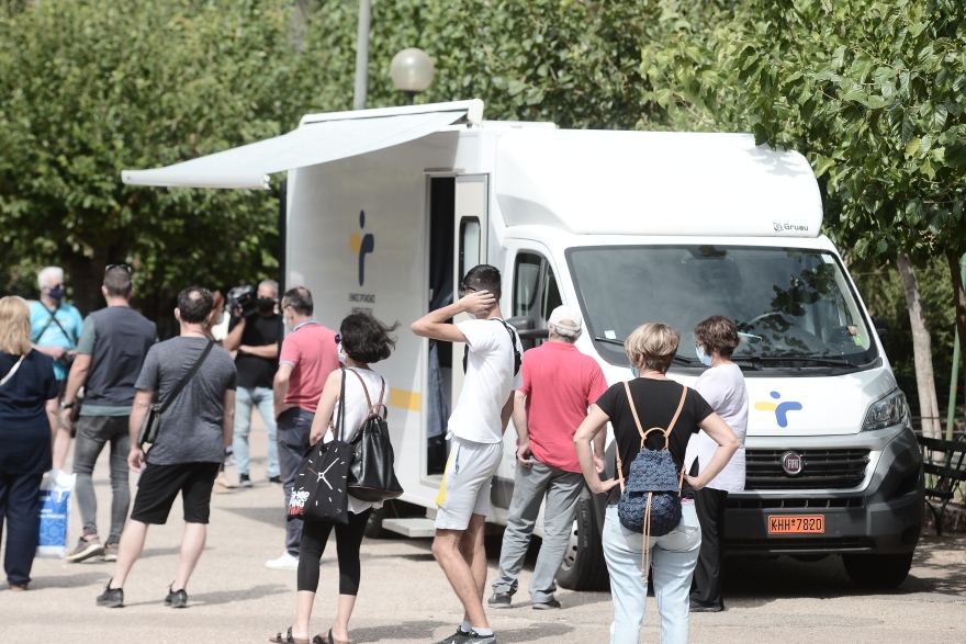 Κορωνοϊός: «Σαρώνουν» το κέντρο της Αθήνας με rapid test