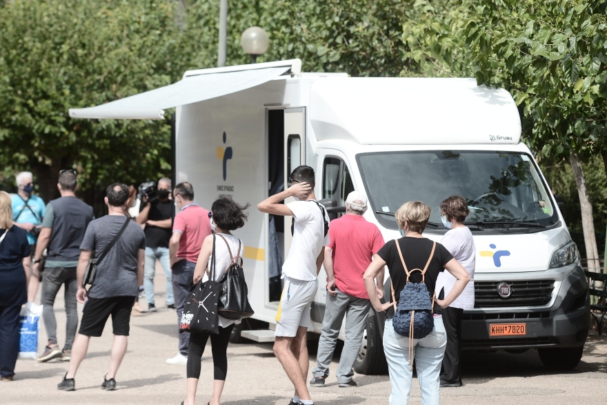 Κορωνοϊός: «Σαρώνουν» το κέντρο της Αθήνας με rapid test