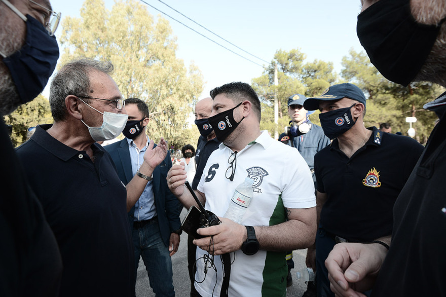 Φωτιά στον Καρέα