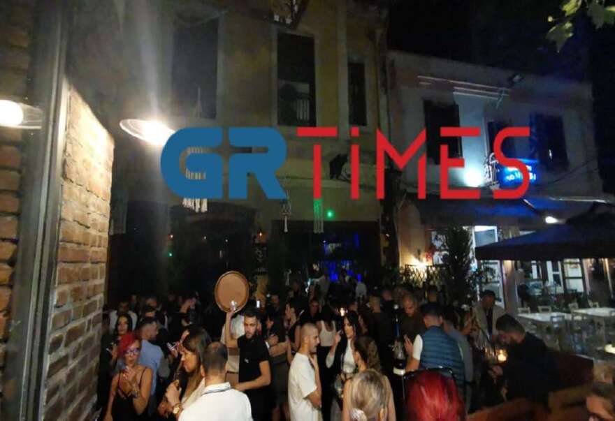 Κορωνοϊό - Θεσσαλονίκη: Απίστευτος συνωστισμός στα Λαδάδικα με ποτά και μουσικές