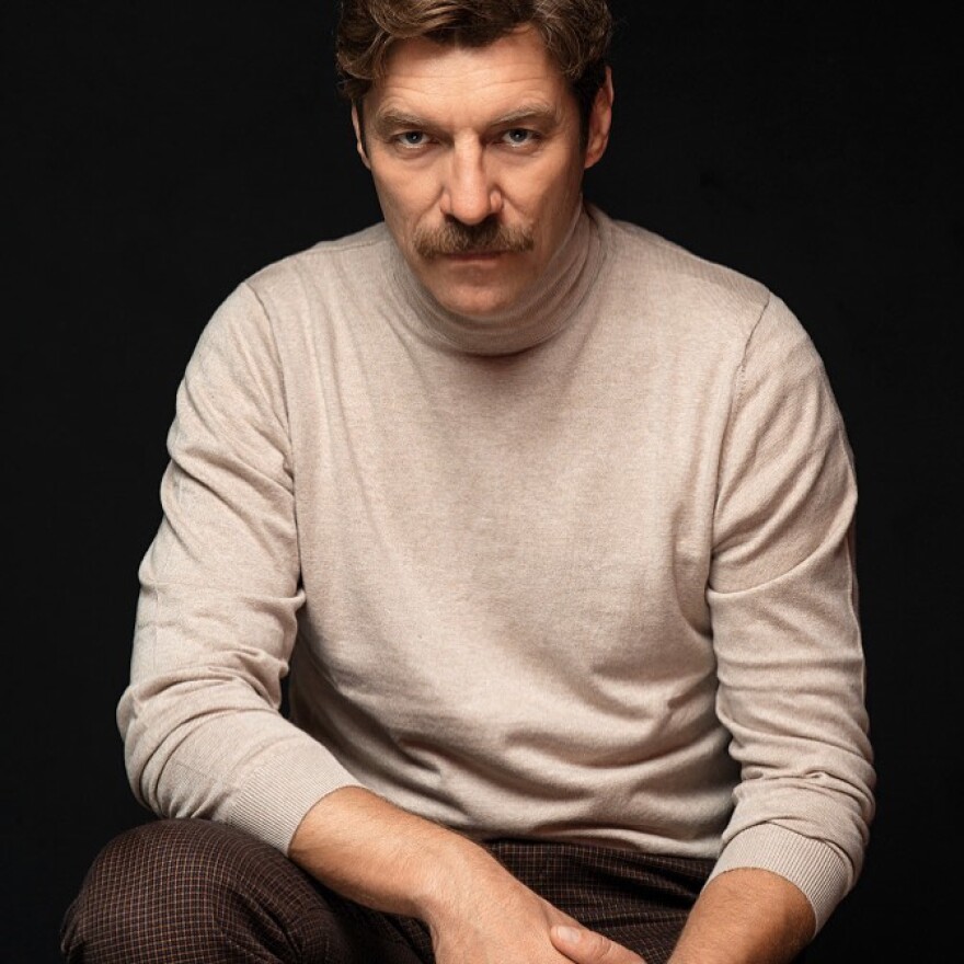 MEGA - «Σχεδόν ενήλικες»: Μια αστεία ιστορία στην Αθήνα του 2020