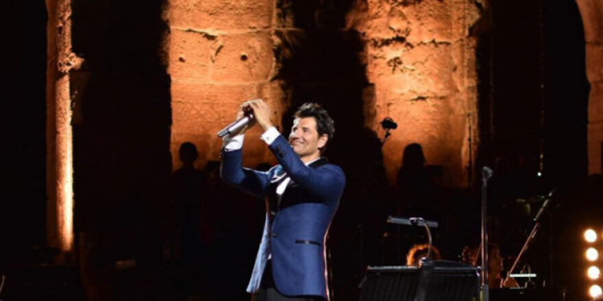 Προσωπικό «φάουλ» του Ρουβά το παρκάρισμα στο Ηρώδειο - Τι απαντά ο ίδιος