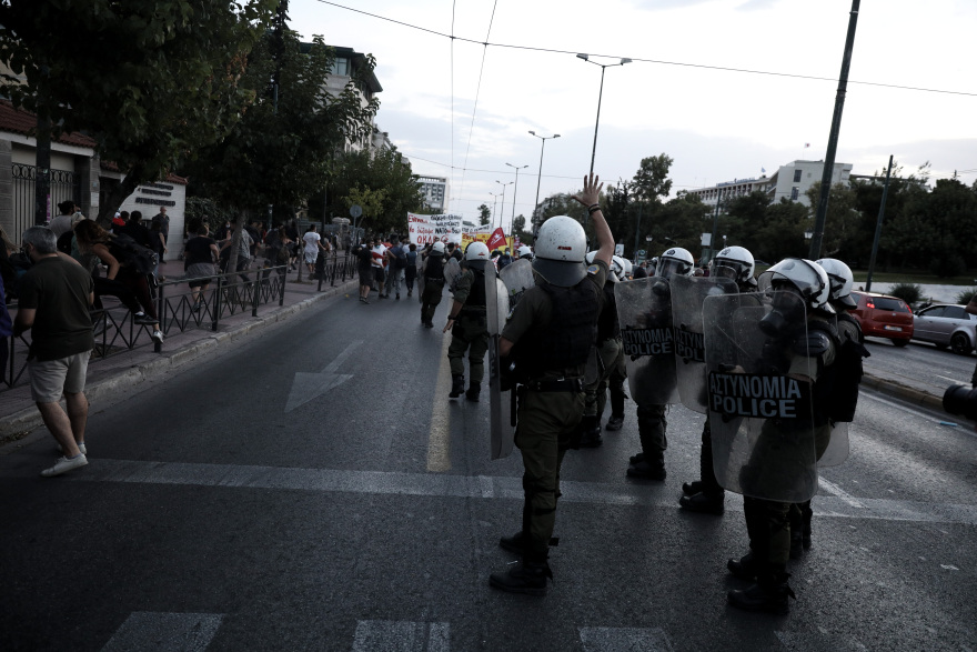 Επεισόδια και χημικά κοντά στην πρεσβεία των ΗΠΑ στην Αθήνα