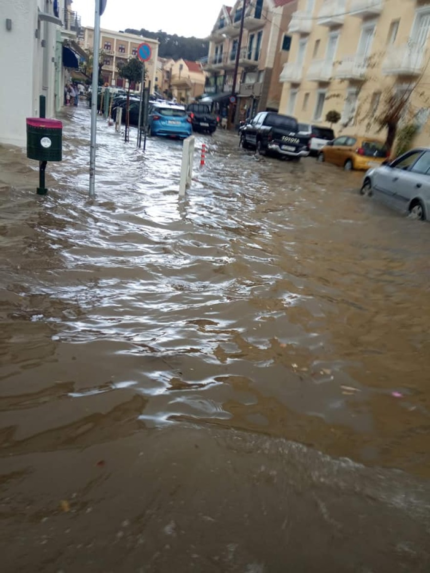 Κεφαλονιά: Πλημμύρισε η παραλιακή του Αργοστολίου 