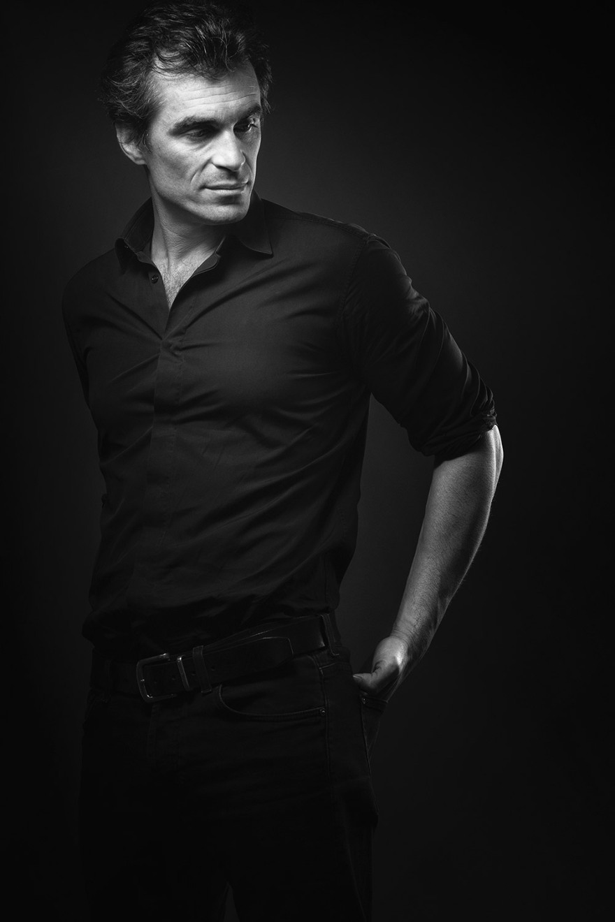 Κάρλα Μπρούνι: Ερωτικό τρίγωνο με πατέρα και γιο για τη σύζυγο του Σαρκοζί