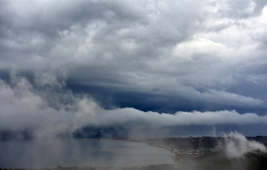 Κακοκαιρία στην Πάτρα: «Εξαφανίστηκε» η γέφυρα του Ρίου - Φωτογραφίες 