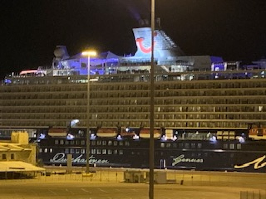 Πειραιάς: «Έδεσε» το κρουαζιερόπλοιο με τα 12 κρούσματα - Αγωνία για τα σημερινά τεστ