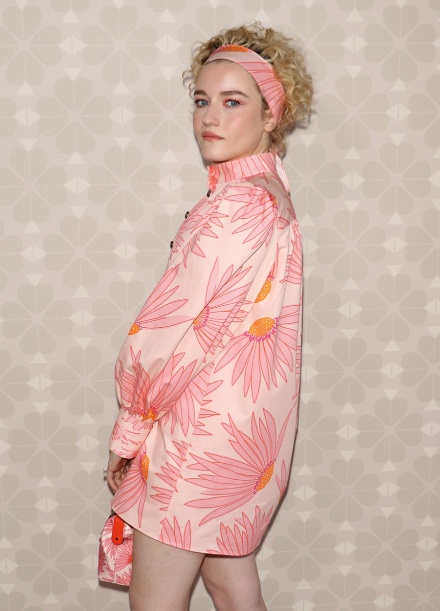 Julia Garner: Στα 26 της θα ενσαρκώσει τον μύθο της Μαντόνα 