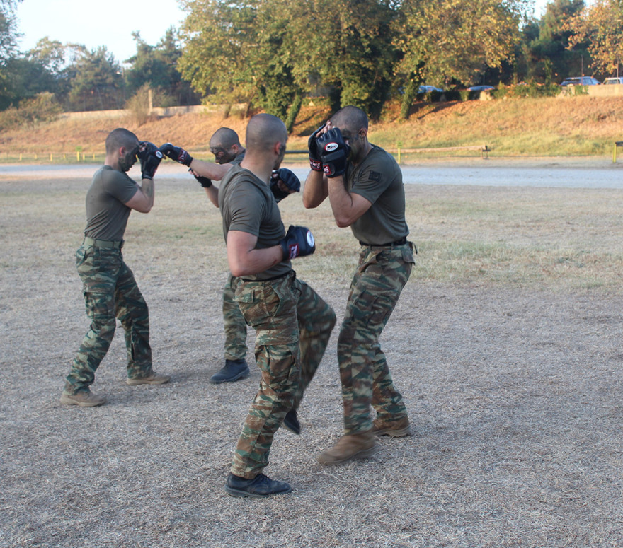 Φωτογραφίες από το Κέντρο Ανορθόδοξου Πολέμου: Δείτε πώς εκπαιδεύονται οι καταδρομείς
