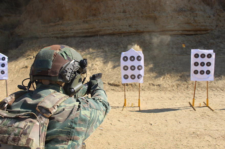 Φωτογραφίες από το Κέντρο Ανορθόδοξου Πολέμου: Δείτε πώς εκπαιδεύονται οι καταδρομείς