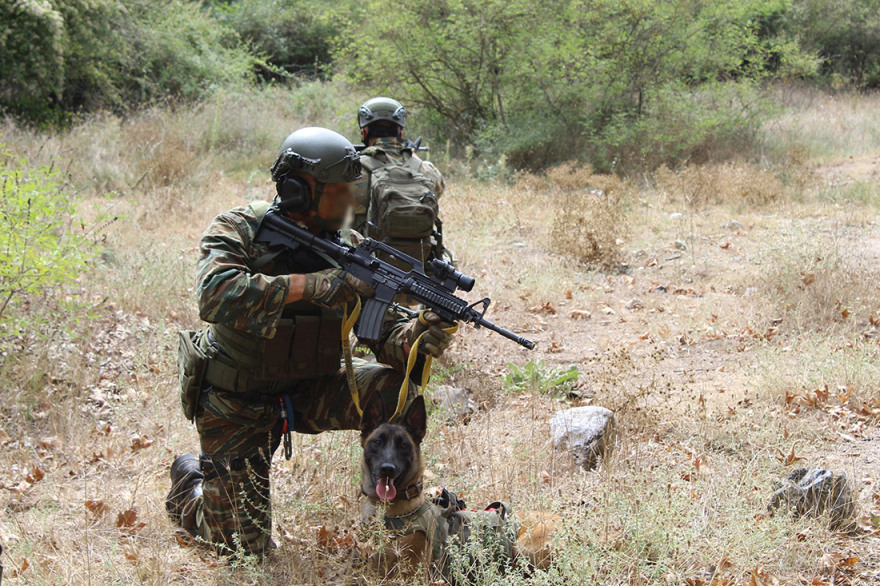 Φωτογραφίες από το Κέντρο Ανορθόδοξου Πολέμου: Δείτε πώς εκπαιδεύονται οι καταδρομείς