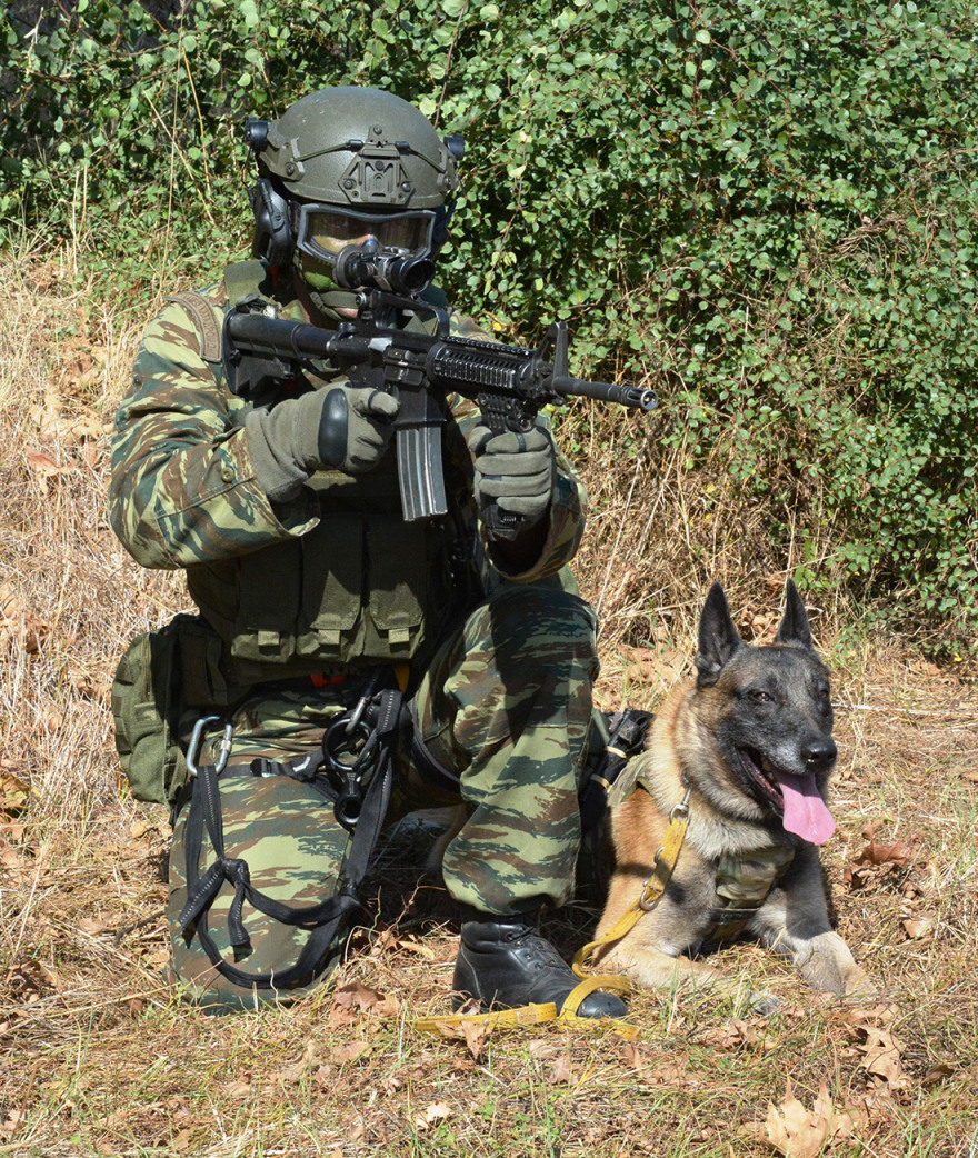 Φωτογραφίες από το Κέντρο Ανορθόδοξου Πολέμου: Δείτε πώς εκπαιδεύονται οι καταδρομείς