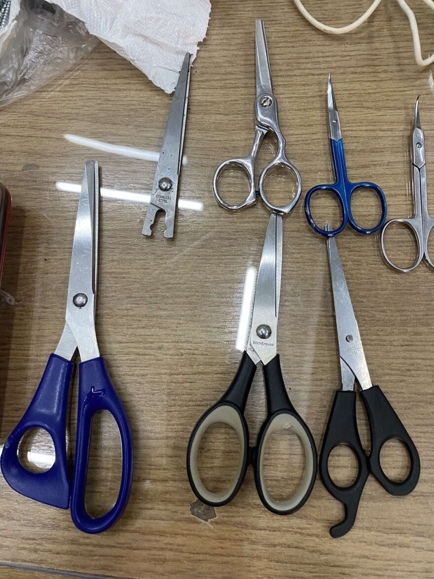 Κατσαβίδια, χάπια και ψαλίδια βρέθηκαν στις φυλακές Κορυδαλλού