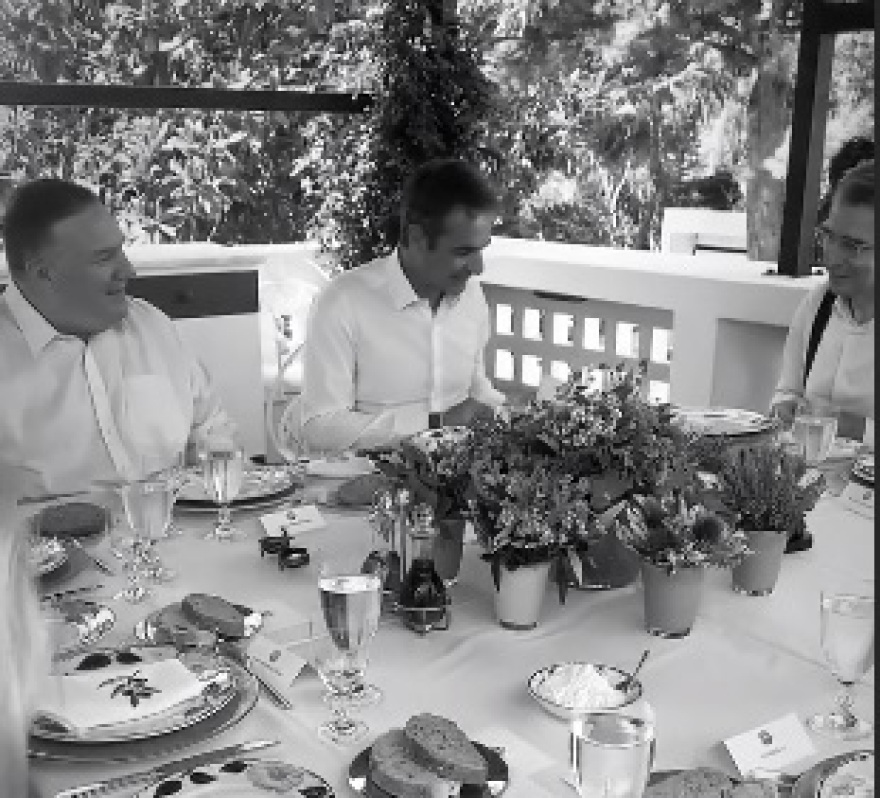 Γεύμα Μητσοτάκη - Πομπέο στο πατρικό σπίτι του πρωθυπουργού