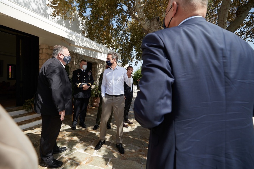 Γεύμα Μητσοτάκη - Πομπέο στο πατρικό σπίτι του πρωθυπουργού