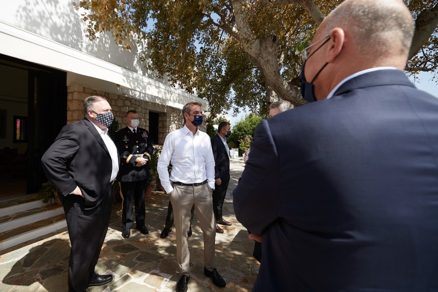 Γεύμα Μητσοτάκη - Πομπέο στο πατρικό σπίτι του πρωθυπουργού