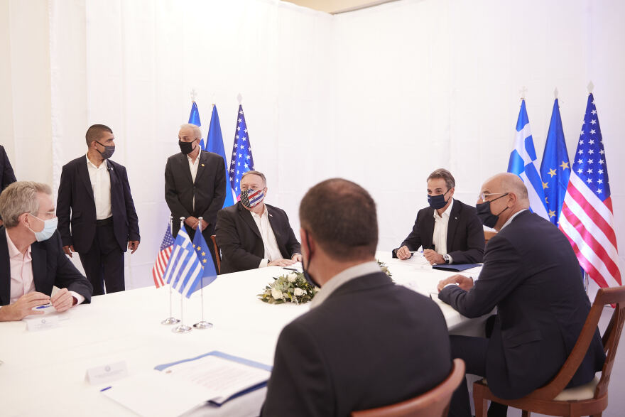 Στη βάση της Σούδας Πομπέο και Μητσοτάκης - Δείτε βίντεο