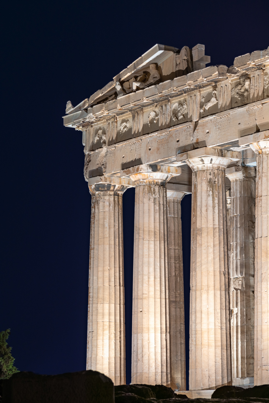 Η Ακρόπολη στέλνει το φως της σε όλο τον κόσμο