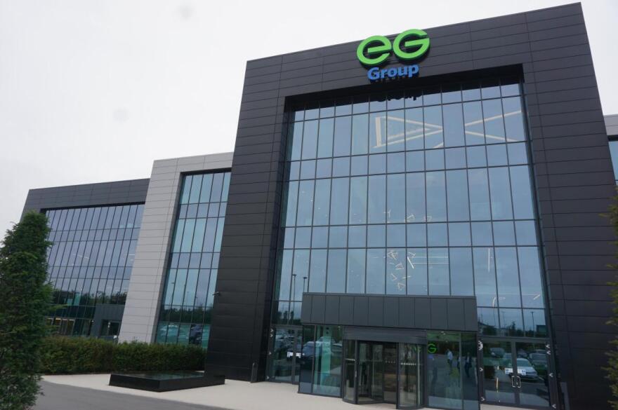 Οι Ινδοί μετανάστες που έγιναν δισεκατομμυριούχοι και «συγκάτοικοι» του Τραμπ 