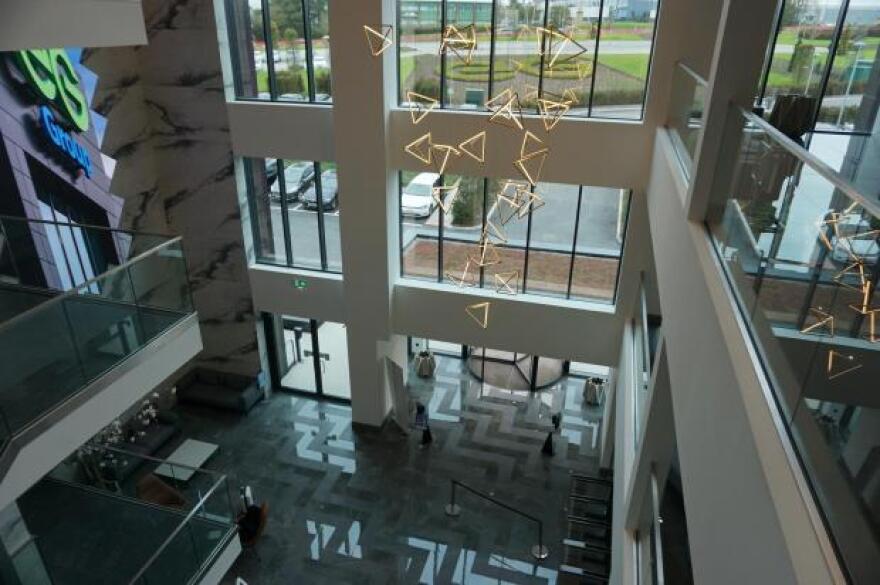 Οι Ινδοί μετανάστες που έγιναν δισεκατομμυριούχοι και «συγκάτοικοι» του Τραμπ 