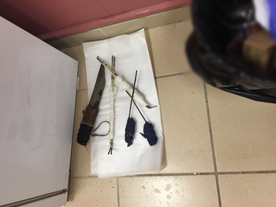 Φυλακές Αυλώνα: Αυτοσχέδια σπαθιά, μαχαίρια και σιδηροσωλήνες εντοπίστηκαν έπειτα από έρευνα 