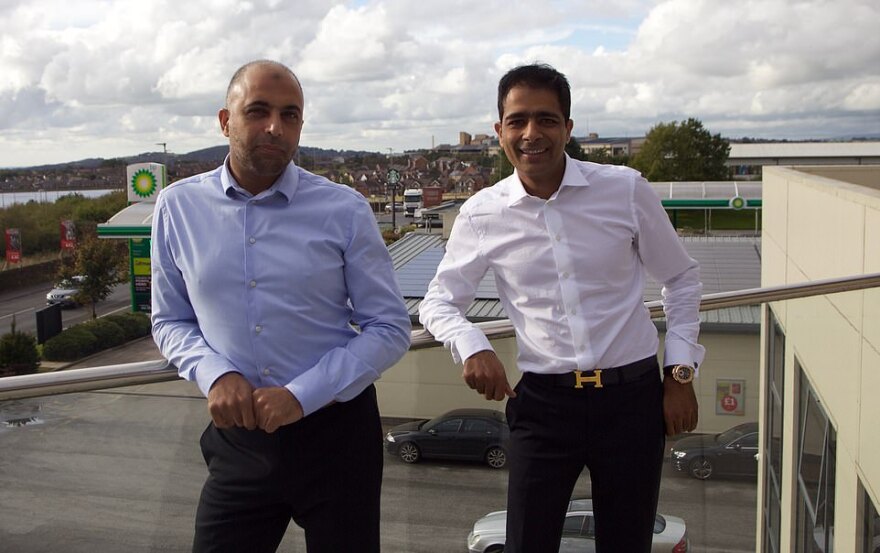 Οι Ινδοί μετανάστες που έγιναν δισεκατομμυριούχοι και «συγκάτοικοι» του Τραμπ 