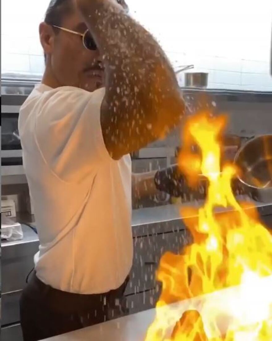 «Salt Bae»: Η απολογία του Νουσρέτ μετά το «λουκέτο» στο μαγαζί του στη Βοστώνη