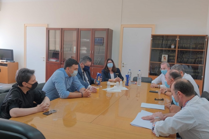 Επίσκεψη Κικίλια στο «Λαϊκό»: Επεκτείνουμε συνεχώς το πρόγραμμα νέων ΜΕΘ στην Αττική