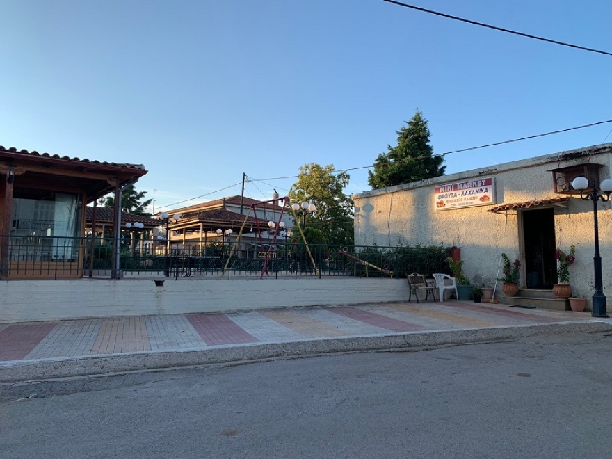 Κορωνοϊός - Θήβα: Οργή για την 63χρονη που πήγε με πυρετό στην κηδεία στο Μουρίκι