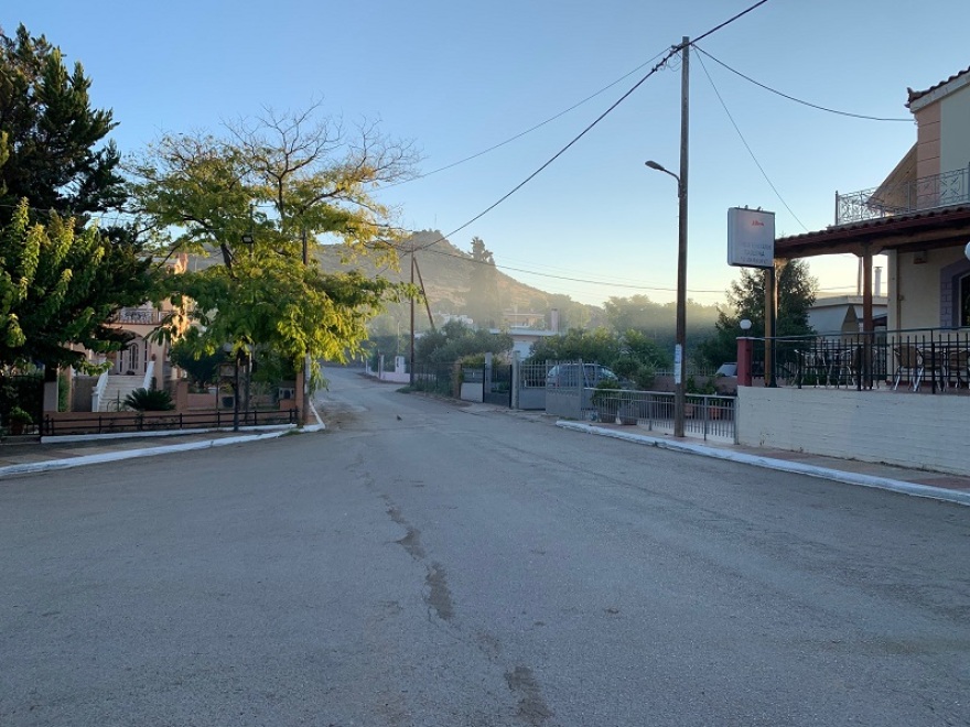 Κορωνοϊός - Θήβα: Οργή για την 63χρονη που πήγε με πυρετό στην κηδεία στο Μουρίκι