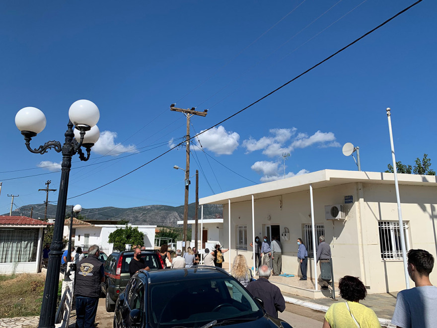 Εύβοια-Βοιωτία: Αγωνία στα χωριά για τον κορωνοϊό μετά την κηδεία - Συνεχίζονται τα τεστ