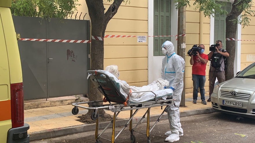 Γηροκομείο «Αττική» - Καταγγελίες κατοίκων: «Οι υπάλληλοι έμπαιναν και έβγαιναν χωρίς κανένα μέτρο προστασίας»
