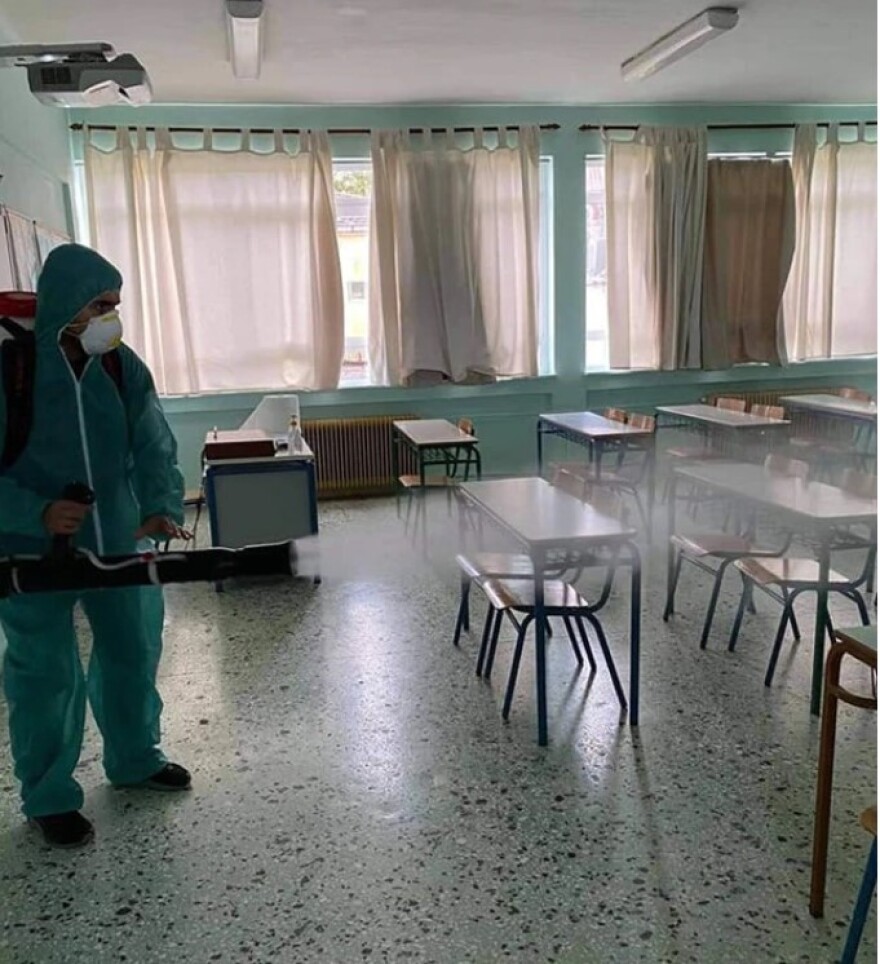 Κορωνοϊός - Ανησυχία στη Σκύδρα: Κρούσματα και σε μαθητές μετά το «λουκέτο» στην κονσερβοποιία