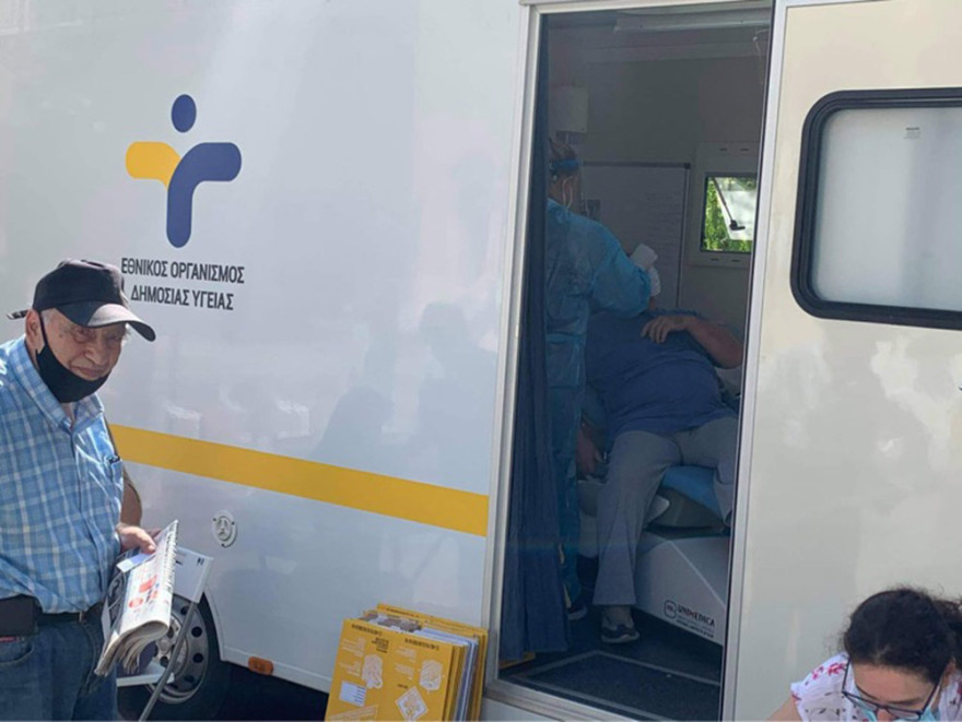 Κορωνοϊός: «Rapid test» στην πλατεία του Αγίου Παντελεήμονα 