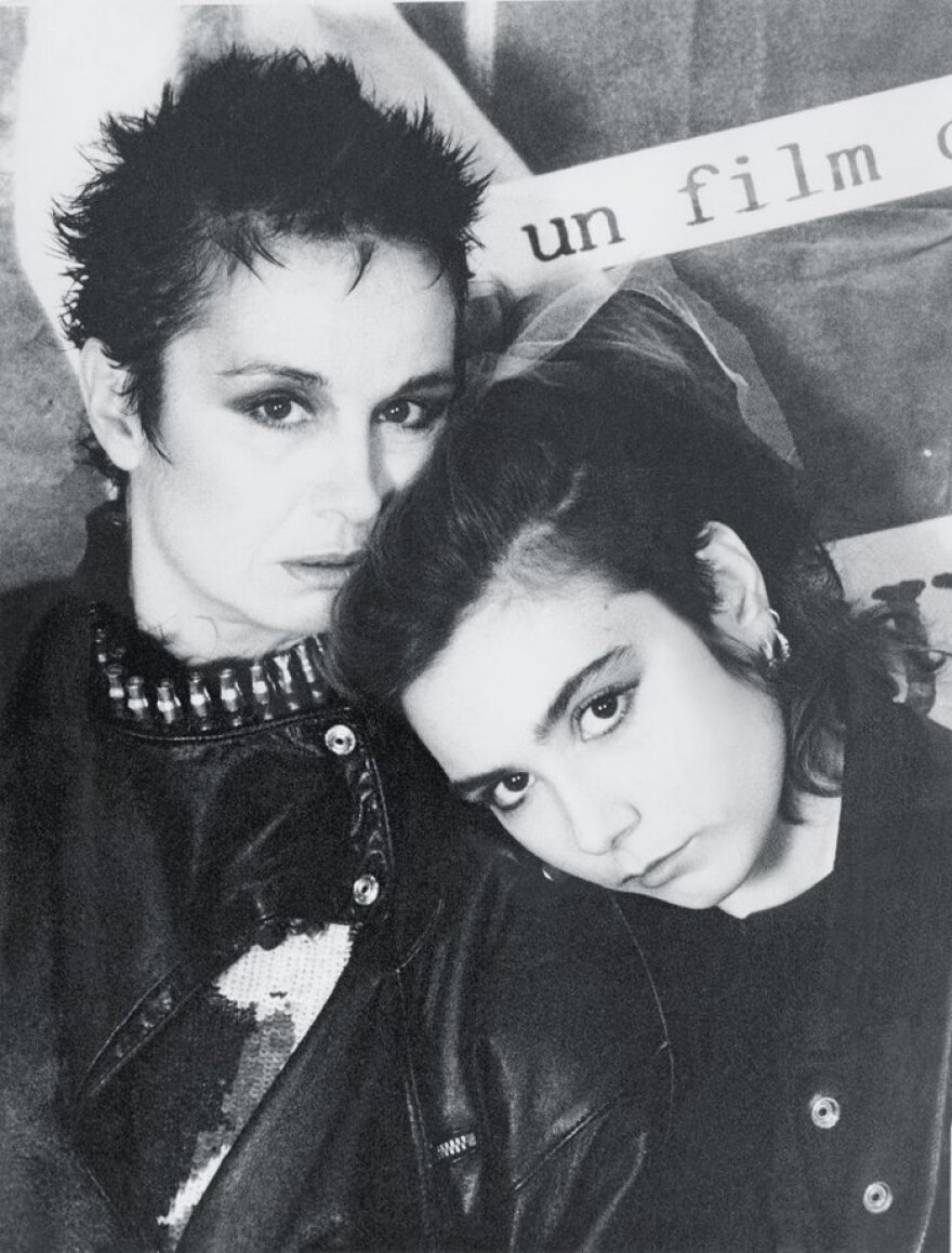 Κατερίνα Γώγου: Η ασυμβίβαστη σκέψη της, τα οργισμένα ποιήματα και η αυτοκτονία 