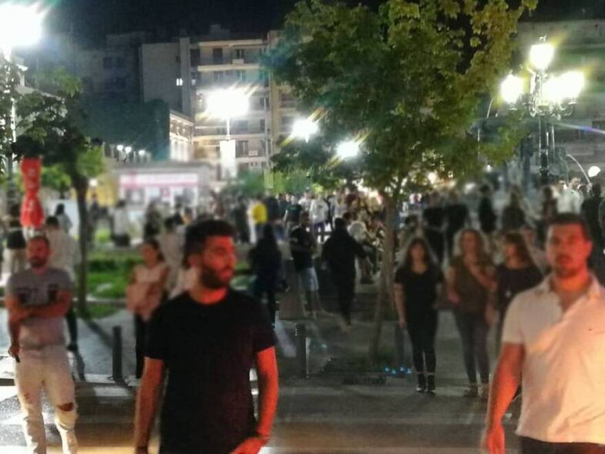 Κορωνοϊός - Πάτρα: «Βούλιαξαν» από κόσμο πεζόδρομοι και πλατείες (φωτο)
