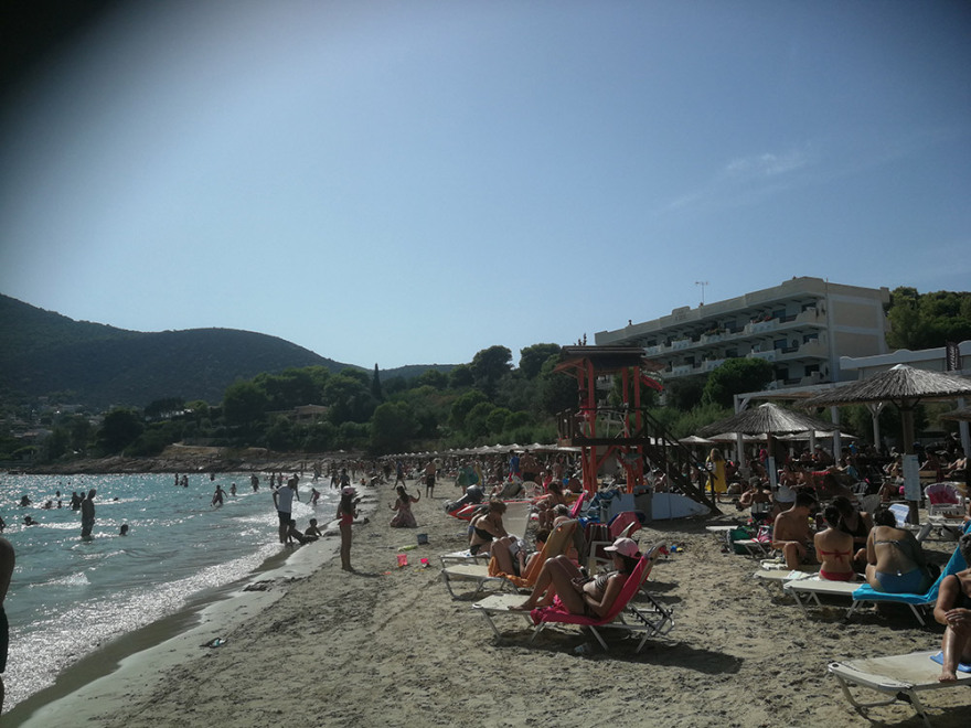  Στις παραλίες οι Αθηναίοι... μετά τις υψηλές για την εποχή θερμοκρασίες