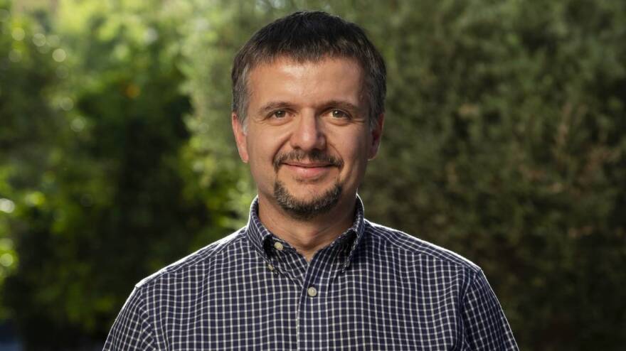 Δημήτρης Ψάλτης: Ο Σερραίος αστροφυσικός που μπορεί να φέρει το τρίτο Νόμπελ στην Ελλάδα!