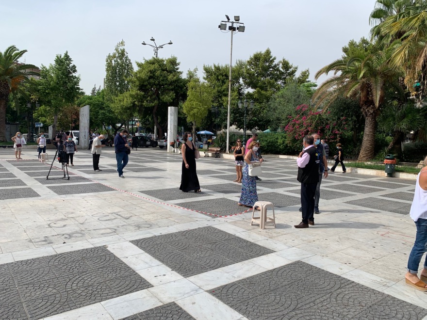 Κορωνοϊός - Στην Καλλιθέα κλιμάκιο του ΕΟΔΥ: Κάνουν rapid test στην πλατεία Δαβάκη 