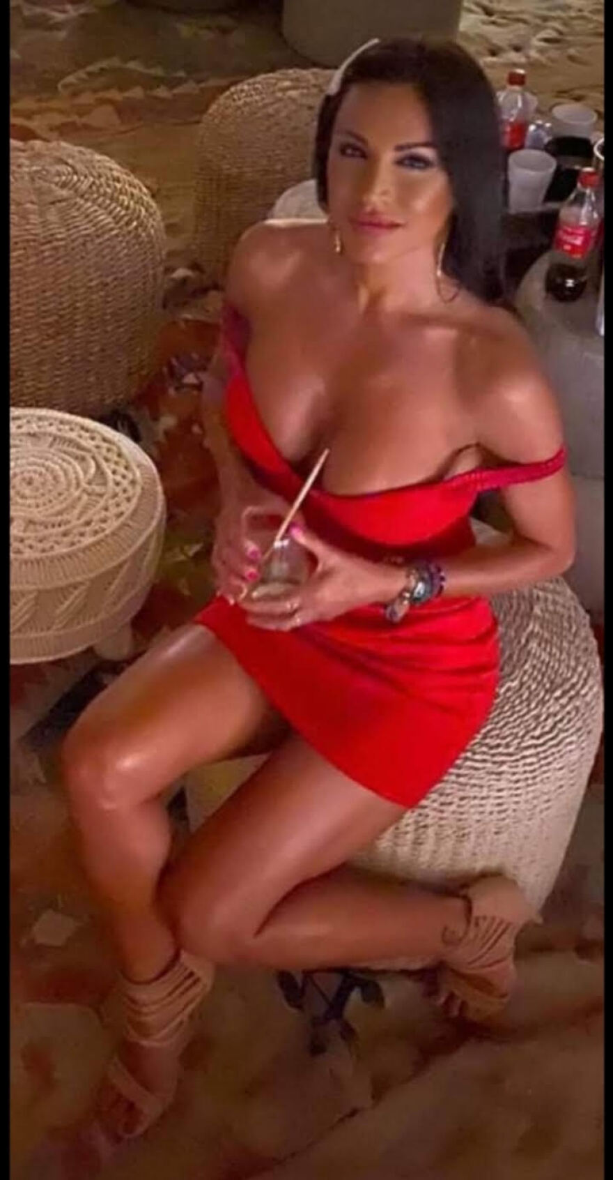 Στην Σουηδία για το νυχτοκάματο Έλληνες τραγουδιστές - Γλέντι με μηδέν μέτρα προστασίας!