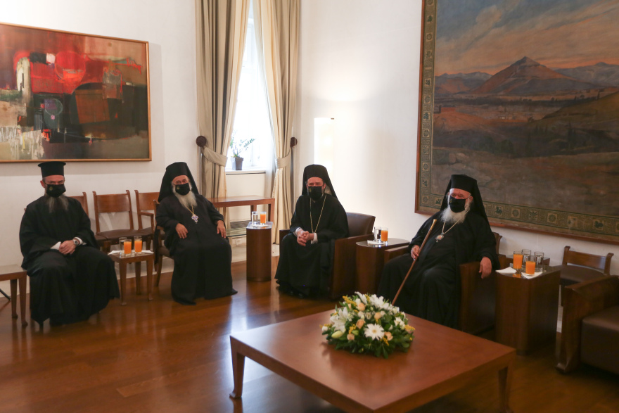 Ιερώνυμος προς βουλευτές: Kαλή δύναμη - Φωτογραφίες από τον αγιασμό στη Βουλή 