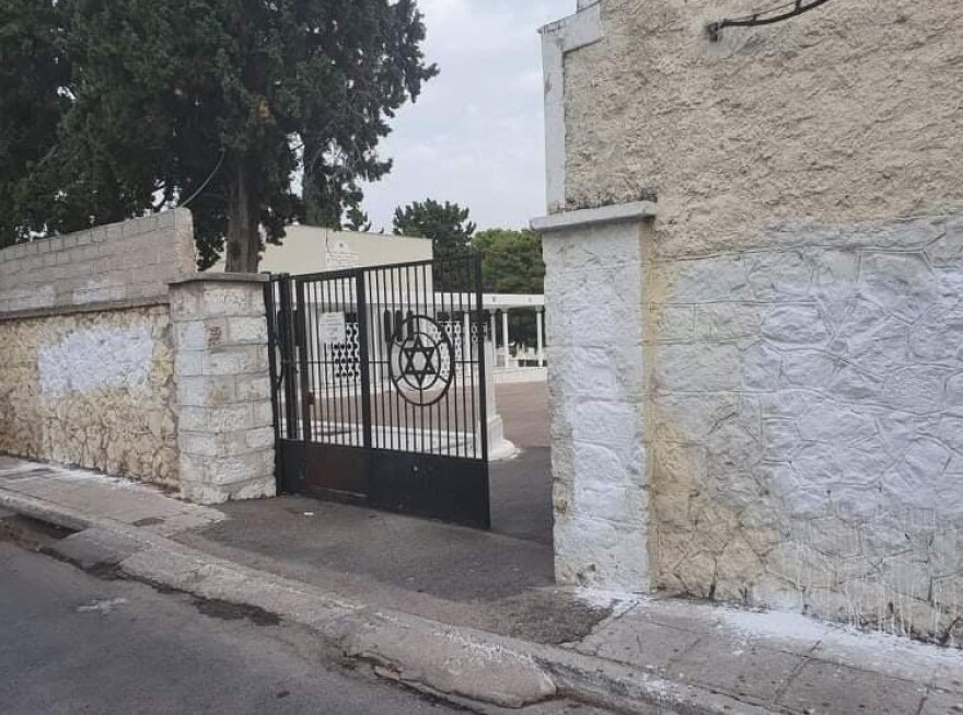 Άμεσα καθαρίστηκε από τον Δήμο Αθηναίων το Εβραϊκό Νεκροταφείο Αθηνών 