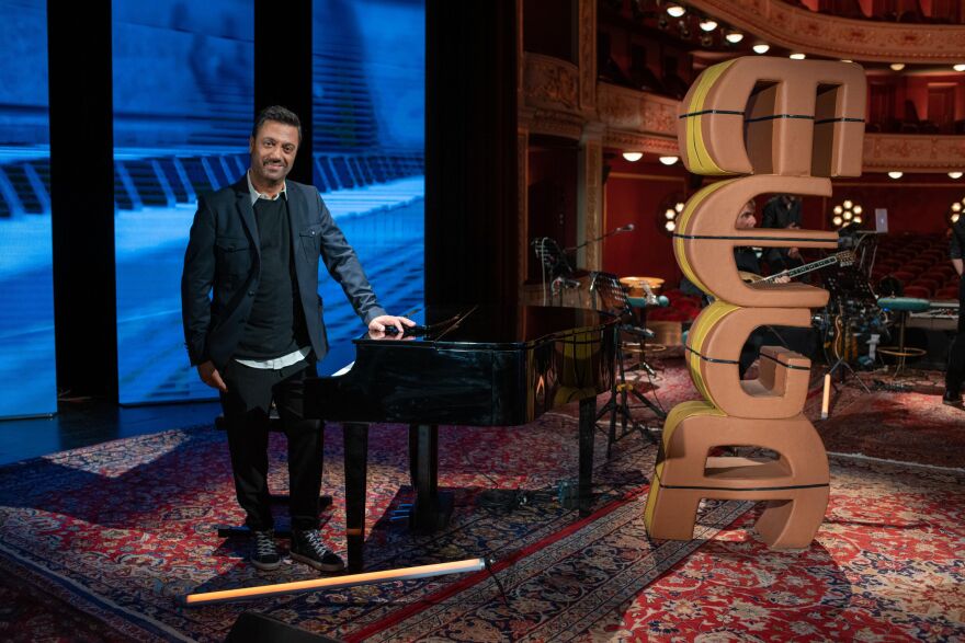 «Σπίτι με το MEGA»: Πρεμιέρα με τον Γιάννη Πλούταρχο - Φωτογραφίες από το γύρισμα  