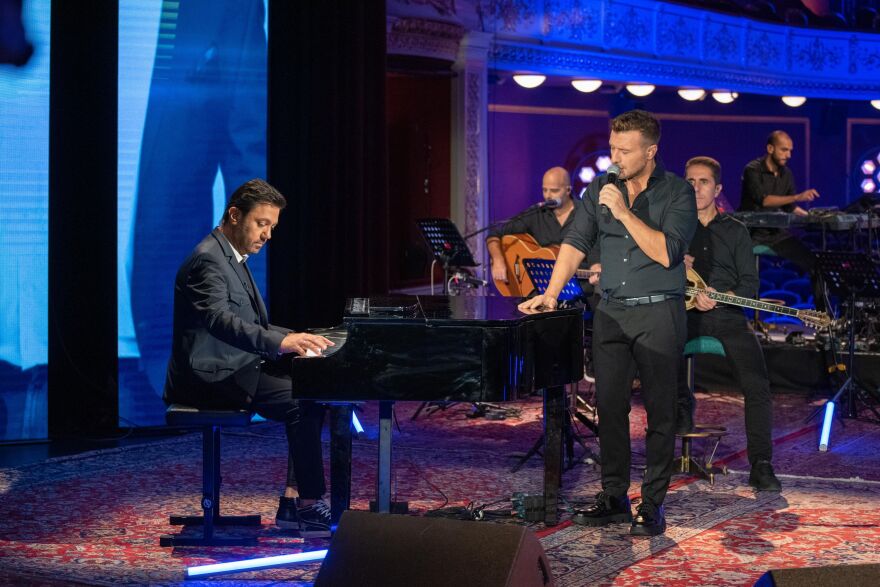 «Σπίτι με το MEGA»: Πρεμιέρα με τον Γιάννη Πλούταρχο - Φωτογραφίες από το γύρισμα  