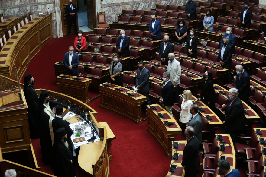 Ιερώνυμος προς βουλευτές: Kαλή δύναμη - Φωτογραφίες από τον αγιασμό στη Βουλή 